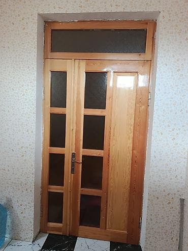 İkili taxta iç qapı – üst transom şüşəli model - Material: təbii ağac — 1