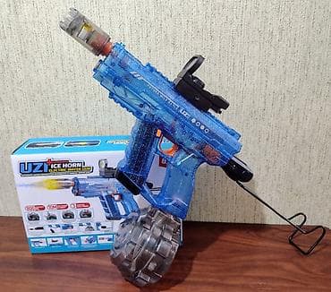 oyuncak tapanca: ● Bu, "Uzi Ice Horn" modeli olan elektrikli su tapançasıdır ● Tapança — 4