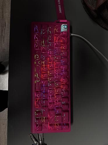 Islenmiyib Məhsul: Mexaniki klaviatura (60% layout) - Rəng: Parlaq