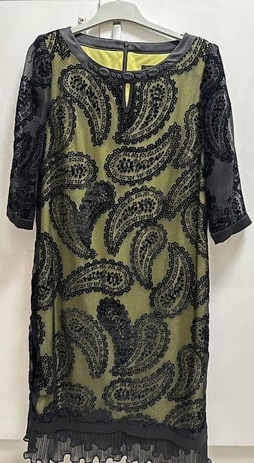 Şık qadın paltarı – ikiqatlı dizayn, atlas detallar və məxməri naxış