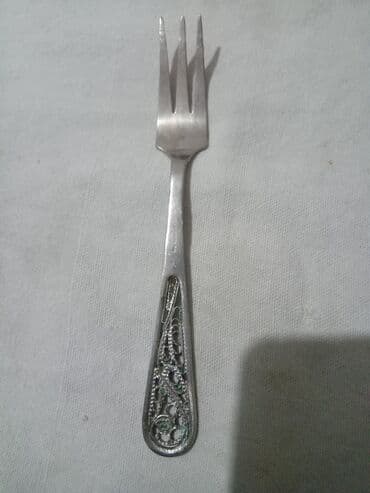 Metal desert çəngəli - Material: metal (gümüş rəngli) - Uc hissə: 3