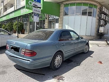 w210 oturacaq: Mercedes-Benz E-Class (W210) sedan - Gövdə: 4 qapılı sedan, açıq mavi — 2