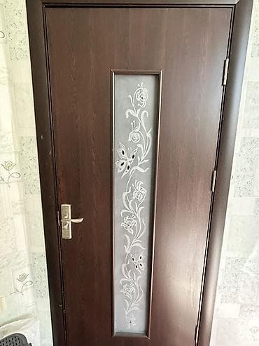 plintus: Daxili otaq qapısı – şüşə vitrajlı - Material: tünd qəhvəyi rəngli — 2