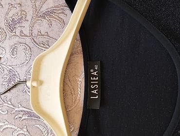 Yeni kimidir. 1 dəfə geyinilib. 42 razmer. Tünd göy rəngdədir