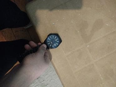 Kişi qol saatı – qara rəng - Klassik dairəvi korpus, qara siferblat -