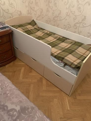 tek kravat islenmis: Oğlan və qız üçün, Çarpayı, Matras ilə, Siyirməli — 2