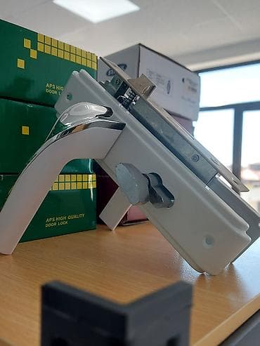 açar desdi: Məhsul: Qapı üçün mexaniki kilid və tutacaq dəsti ƏLAVƏ 2 QAPI PETLƏSİ — 2