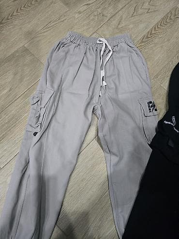 Oyuncaqlar: İki ədəd uşaq üçün karqo/jogger şalvar dəsti. - Rənglər: boz və qara — 2