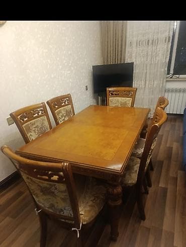 divarda kitab refi: SekneMasa desti satilir. *Qiymeti 370 Azn.* Unvan Hezi Aslanov — 1