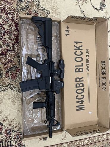 Yenidir. Qutusu falan hər bir şeyi var. Gel blaster atır. Üzərində