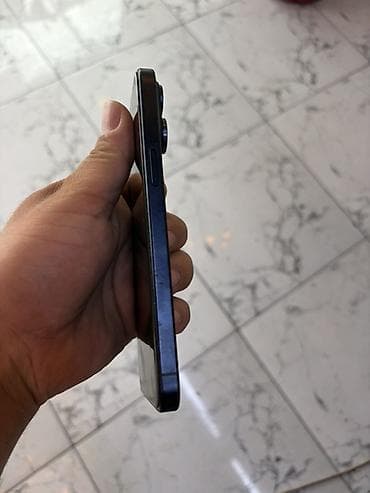 ipone 18: IPhone 15 Pro Max, Mavi, Face ID — 4
