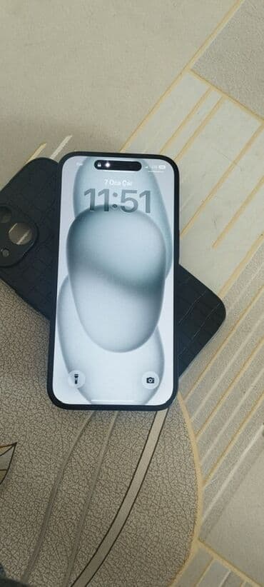 Blackberry: IPhone 15, Qara — 1