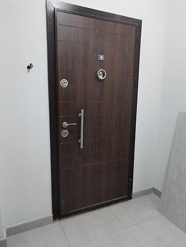 Dəmir giriş qapısı – taxta teksturalı dekor panel - Material: Möhkəm