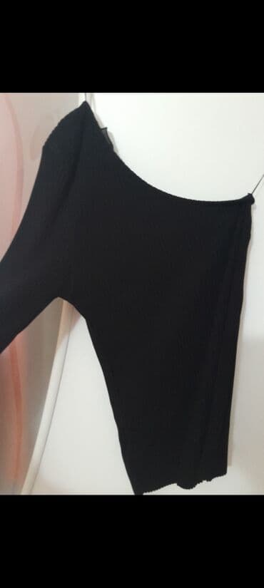 Digər qadın geyimləri: Yeni etiketi uzerinde tek qol kofta
razmer 40/42 — 3