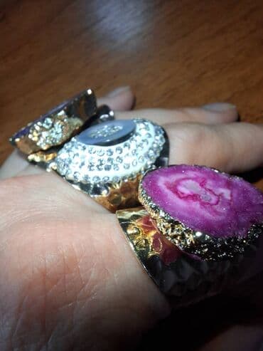 qizil halqa qolbaqlar: Bijuteriya
Teze.
Бижутерия. Кольца перстни. Все новое. В наличии — 1