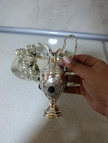 sufre dekoru: Zərif naxışlı metal süfrə dəsti Tərkibi: - Oval serveer boşqabı - — 4