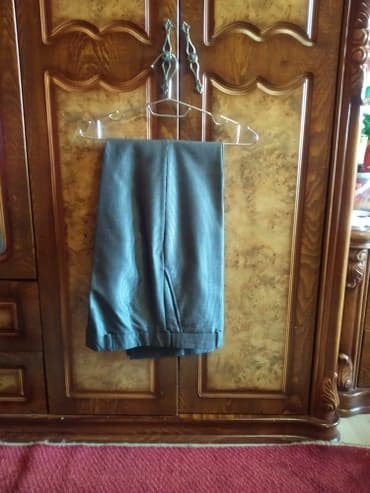 kişi ucun klassik qara kostyum: Pencək əla vəziyyətdə,alt və üstü,üstündə də qalstuk hədiyyə,özünüz — 1