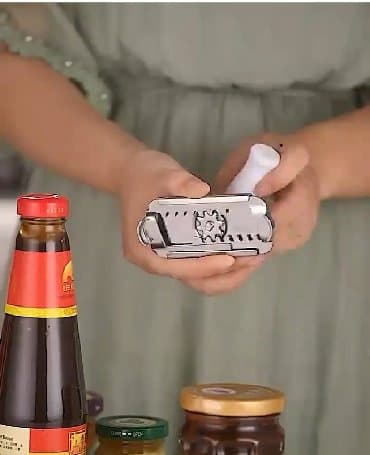 Her razmerde qapaqları açır