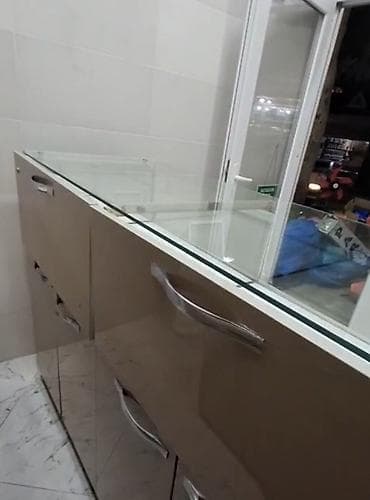 Оборудование для магазинов: Стеклянная витрина-шкаф — 3