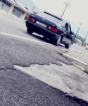 mersedes 190 sol guzgusu: Mercedes-Benz 190 (W201): 2 l | 1990 il Sedan — 1