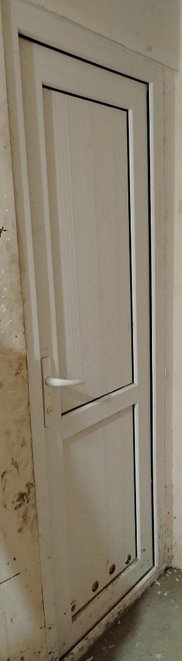 islenmis qapi satiram: Ağ rəngli işlənmiş plastik qapı satılır. Çərçivə, dəstək və kilid ilə — 1