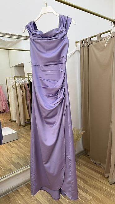 be: Uzun ziyafət/libas – bənövşəyi (lavanda) tonlarında, parlaq atlas — 1