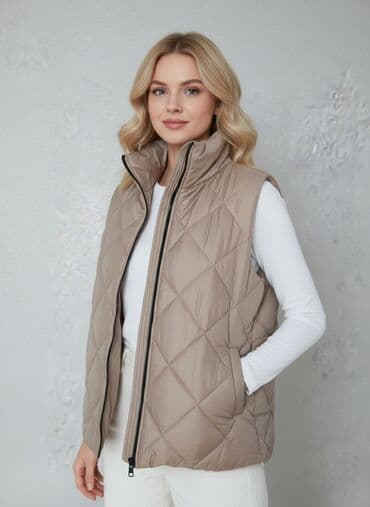 Qadın üçün üst geyimi qolsuz kurtka satılır. TAM YENİDİR