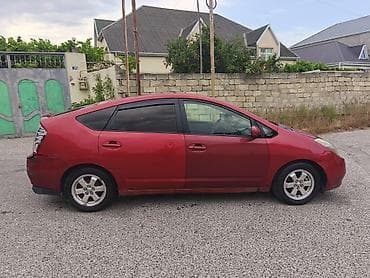 Toyota Prius (2-ci nəsil) hibrid hetçbek - Rəng: qırmızı - Kuzov: 5 — 2