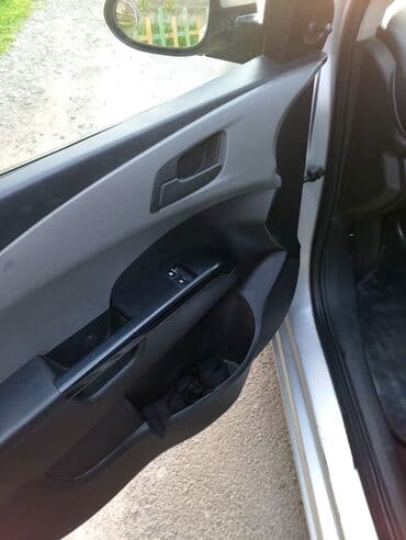 qadın üçün maşınlar: Chevrolet Aveo: 1.4 l | 2012 il 193600 km Sedan — 11