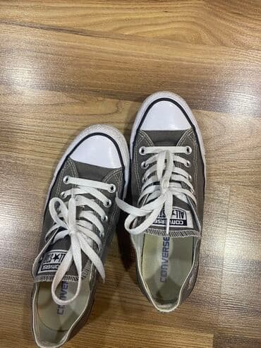 Converse, original sneaker. Sadəcə birinin içərisində daban hissəsində