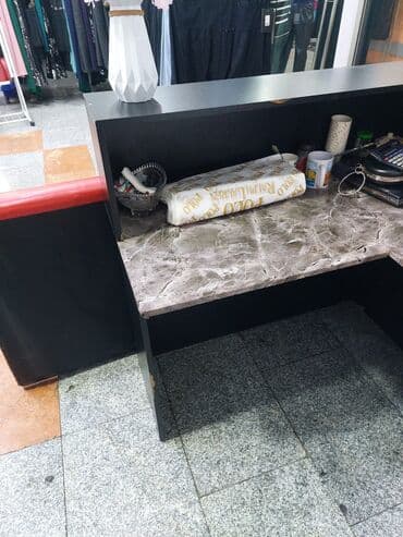 Ofis masaları: I$lenmi$ magazin mebelidir Uglavoy masa stoludur Birde divandır hələ — 4