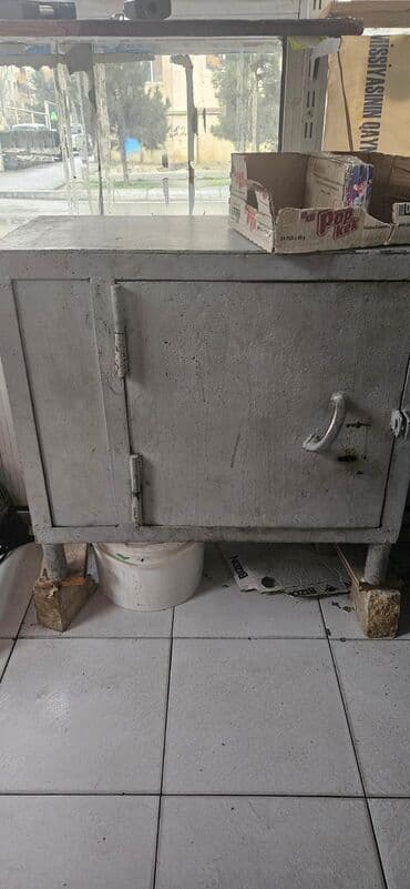 Metal seyf dolab - Material: qalın metaldan hazırlanmış, möhkəm