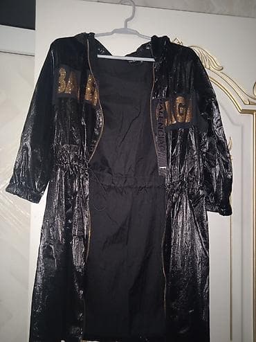 plaş: Qadınlar üçün qara parıltılı kapüşonlu nazik yağmurluq/pencək.Az — 1