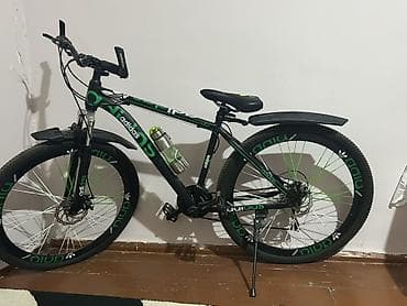 Şəhər velosipedləri: Dağ/enduro tipli velosiped – Adidas dizaynlı, qara-yaşıl rəng sxemi — 1