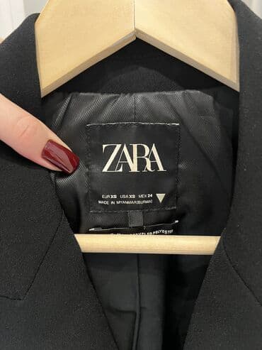 Zara pencəyi Ölçü XS, qara rəngdədir (boyum 166 sm). Pencək ideal — 4