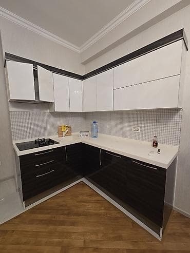 Müasir künc mətbəx mebeli – ağ və tünd ağac teksturalı rəng — 1