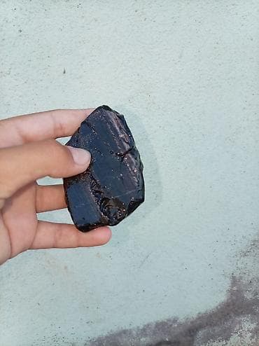 toy dekoru: 51 ədəd Tünd qara rəngli obsidian . Xüsusiyyətlər: - Rəng: dərin qara — 2