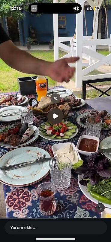 Gündəlik icarəyə buraxılış kartlı avtomobillər verilir. Minimum yaş — 2