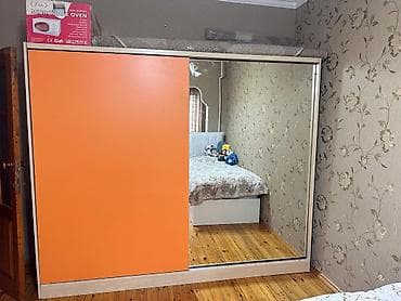 kupe: Sürgülü qapılı geyim dolabı - İki qapılı konstruksiya: biri böyük tam — 1