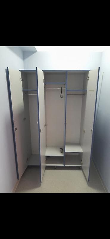 Ofis/ev üçün üçqapılı dolab - Rəng: açıq boz, üstü tünd mavi haşiyəli — 2