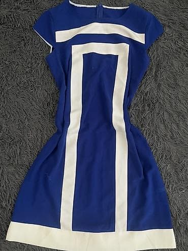 Mavi-ağ qrafik dizaynlı qadın donu - Rəng: kral mavisi, ağ kontrast