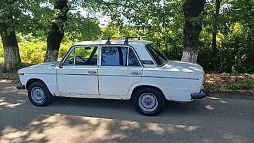 vaz 2109 kapot: VAZ 2106 sedan - Kuzov: 4 qapılı, ağ rəng, damda relslər - Mühərrik — 4
