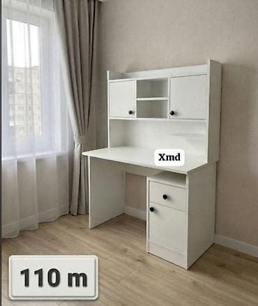 Ağ rəngli funksional iş masası və üst modul - Geniş iş səthi olan