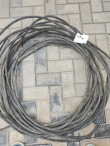 Divar kağızları, oboy: Elektrik kabelləri dəsti - Qara kabel: özünüdaşıyan izolyasiyalı xətt — 1