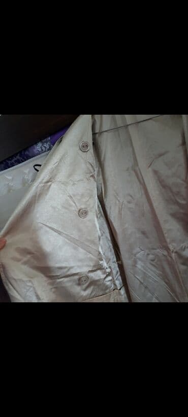 дождевик купить в баку: İki terefli plaş.geyinilmeyib.baha alinib.50m.satilir — 2