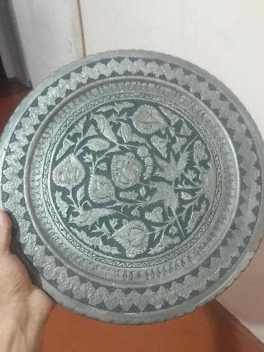 Kohnenin mis qabi qedimidi bezeyli naxis - Material: döymə metal — 2