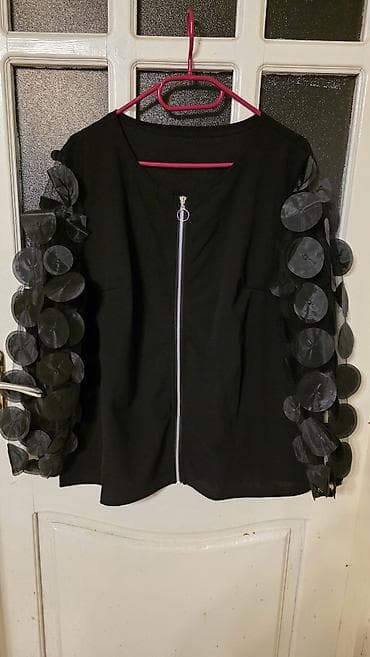 Real aliciya endirim var.yenidir .geyinilmeyib.zamoklu jaket. 42 olcu