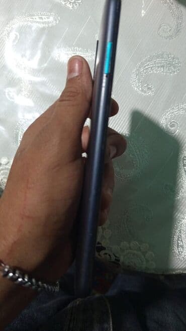 redmi 9 t ekran: Xiaomi Redmi smartfon - Model: Redmi (arka qapaqda “Redmi” loqosu) - — 3