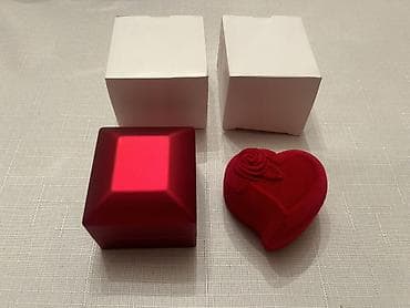 Zərgərlik qutuları dəsti - Ürək formalı qırmızı məxməri qutular — 2