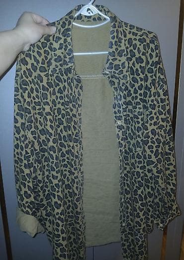 - Qadın köynəyi, leopard çaplı - Rəng: zeytun-yaşıl fon üzərində tünd